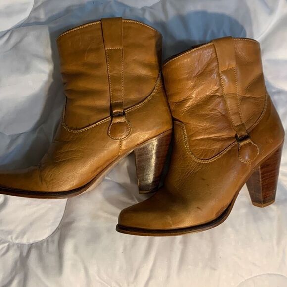 The Wild Pair Womens Cowgirl Leather boots Size 5.5 B main image 5